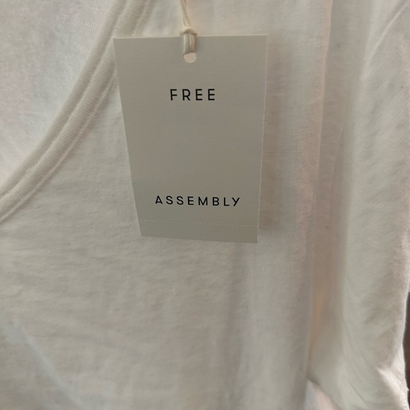 Basic white t-shirt by Free Assembly, NWT - Picture 2 of 4